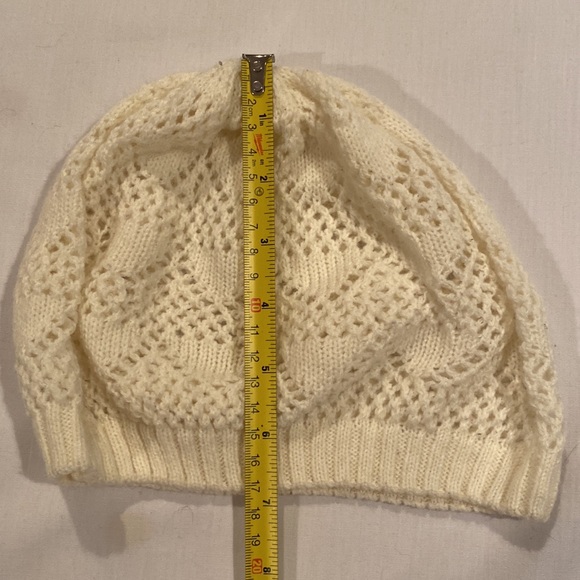 Ladies beanie toque - Picture 2 of 3